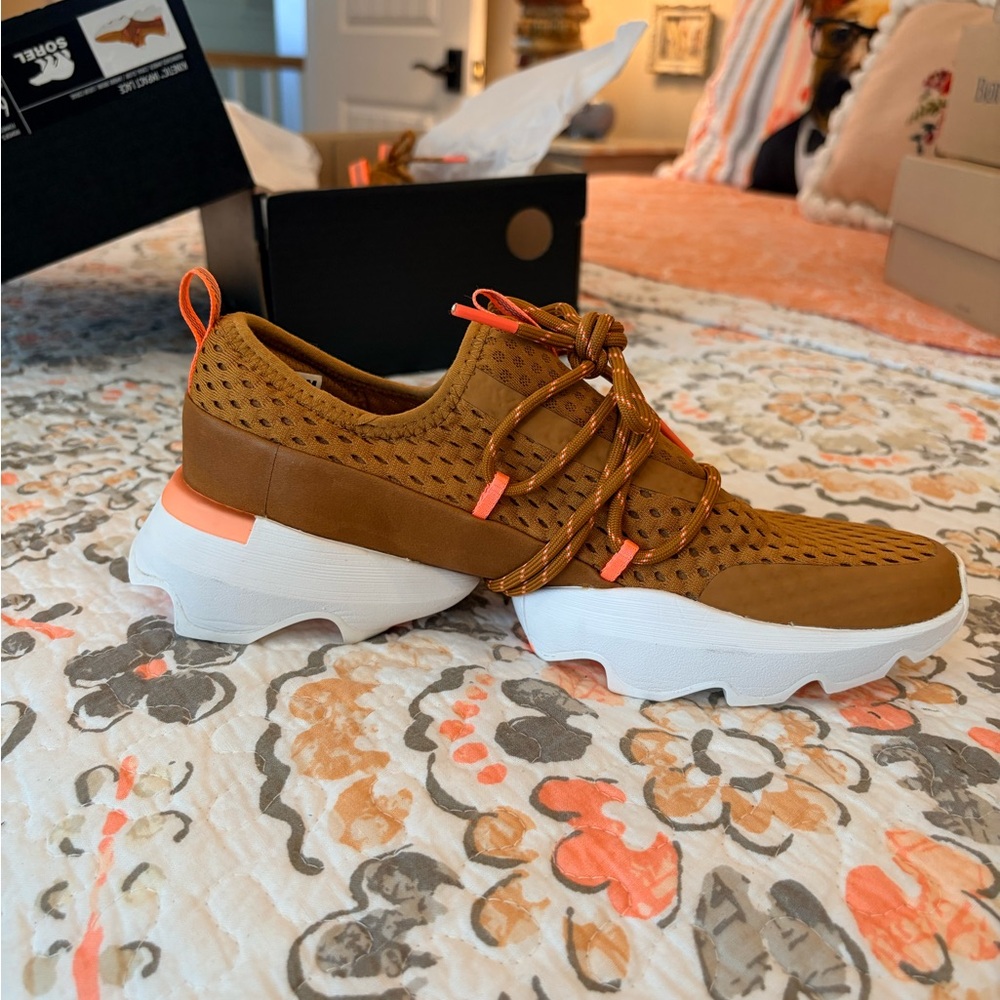 Sorel kinetic impact Brown Sneaker with Orange Accents and White Sole 6.5 - Picture 5 of 9